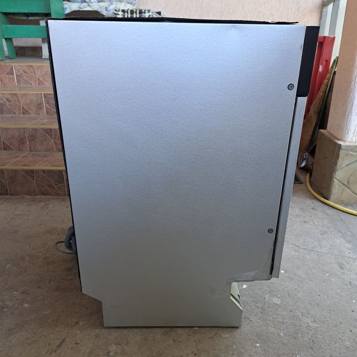 Продам посудомоечную машину Smeg