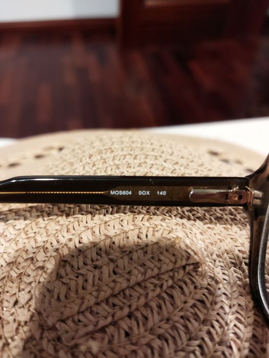 Óculos Moschino pretos