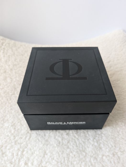 Оригінальна коробка Baume & Mercier для годинника з подушечкою
