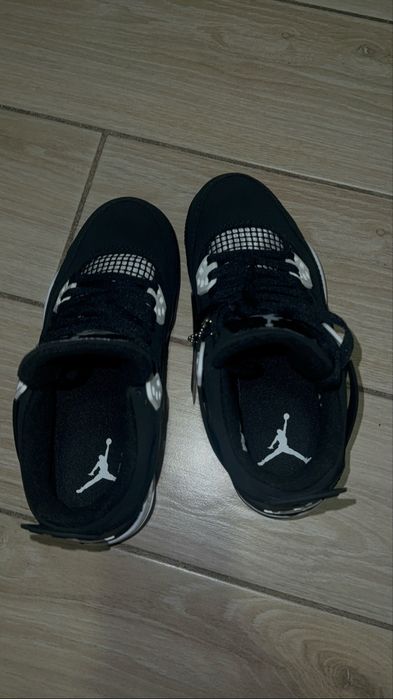 кросси Nike Jordan 4. Найк Джордан чорно білі кросси