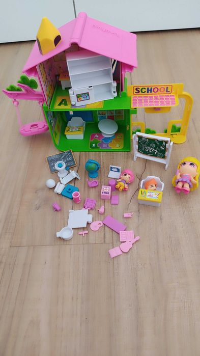 Escola com recreio da Pinypon