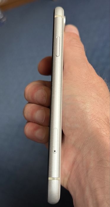 iPhone XR (64gb)