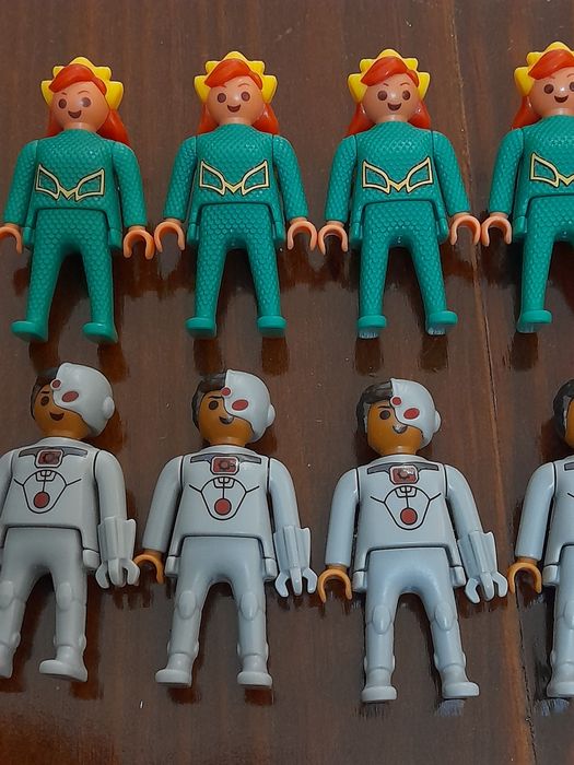 Figuras Playmobil DC COMICS Ovo kinder Surpresa Catwoman - SUPERGIRL