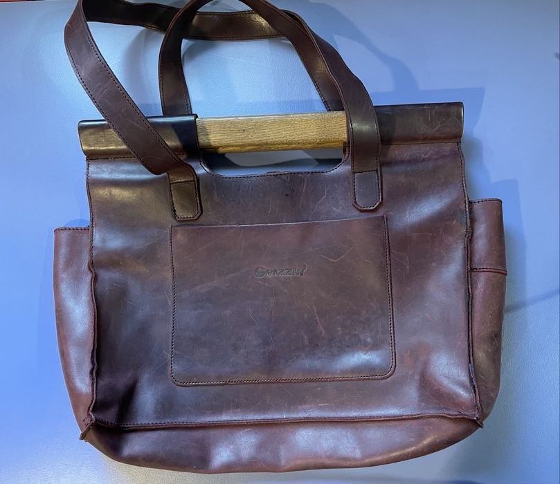 Шкіряна сумка з деревяними ручками від українського бренду