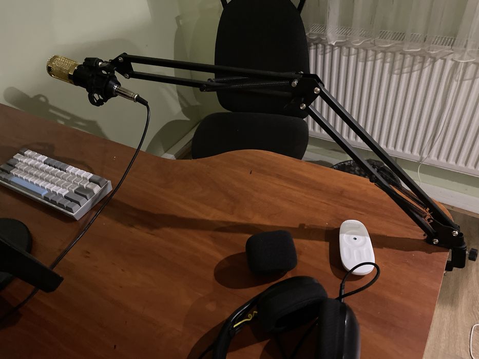 Продам микрофон студійний