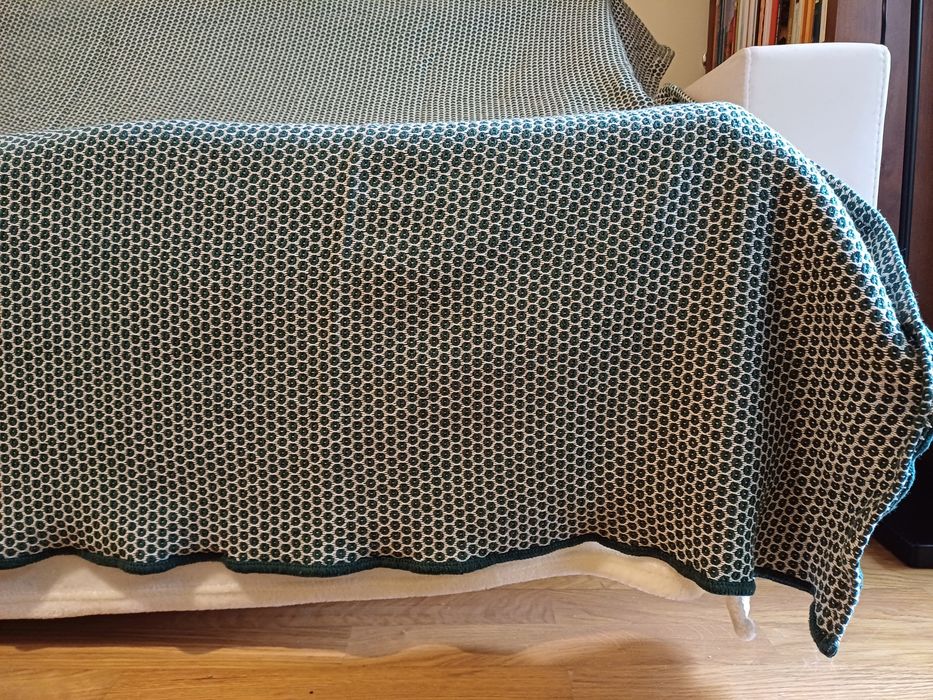 Manta/Colcha com padrão vintage verde e branco (200x162 cm) - NOVA