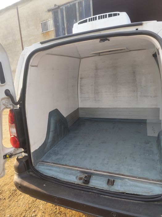 Peugeot Partner Frio acidentada