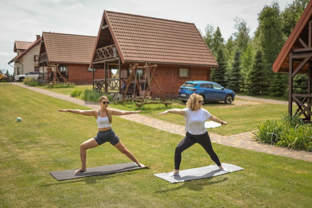 Domek nad jeziorem z jacuzzi sauna na Mazurach  noclegi domki łódka