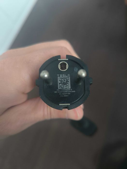 Adaptador Tesla para tomada schuko