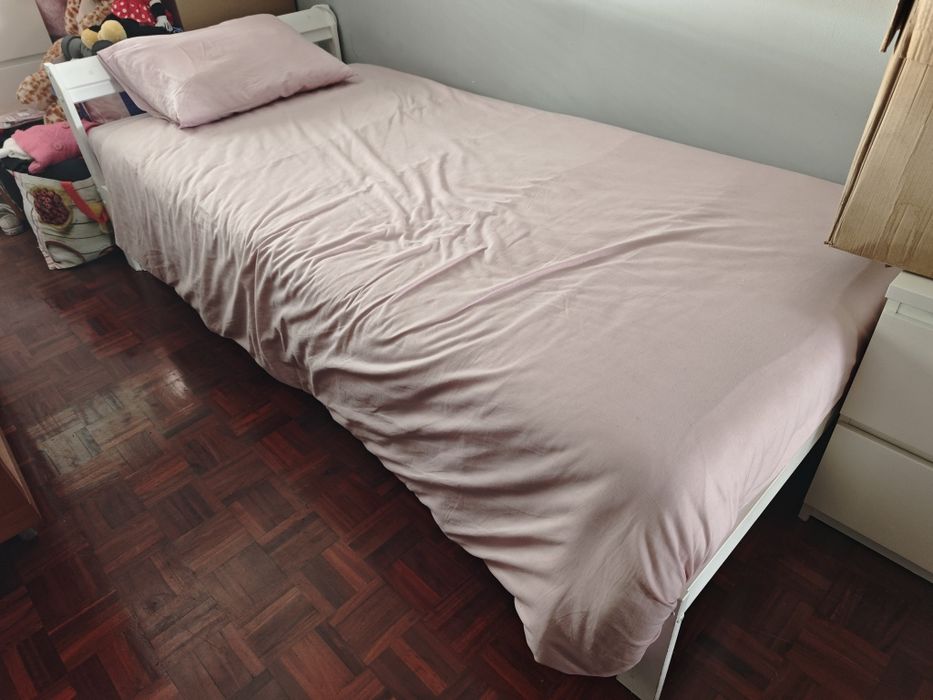 Cama individual branca