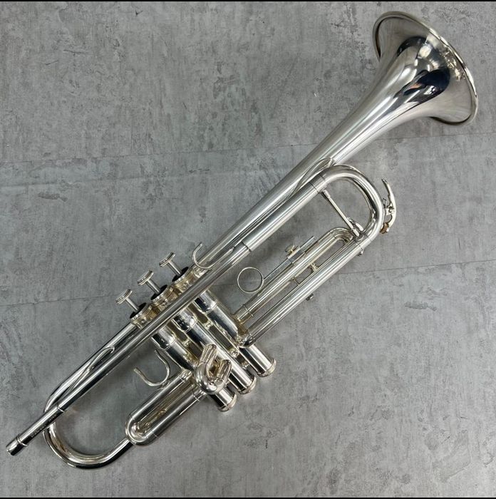 Trompete YTR 3325S