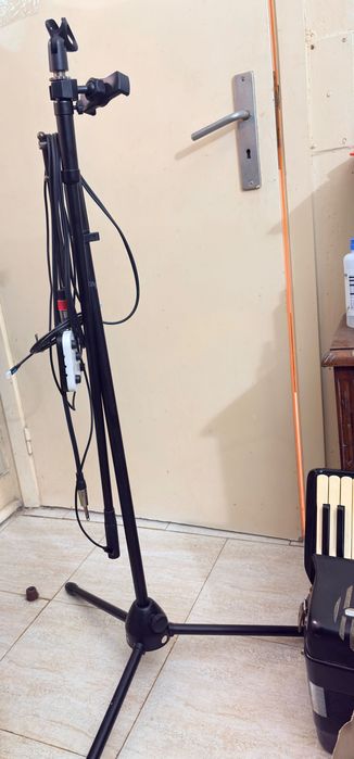 Colunas de Som, mesa mistura, teclado