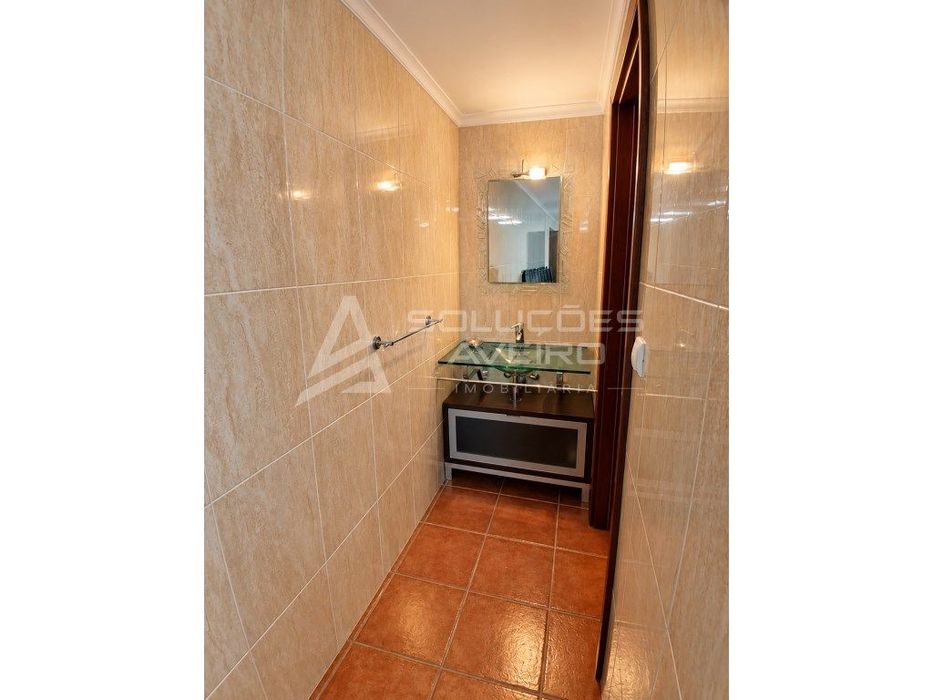 Moradia T4+1 | Piscina Coberta | Ginásio | Dois Lotes Urbanos | Cen...