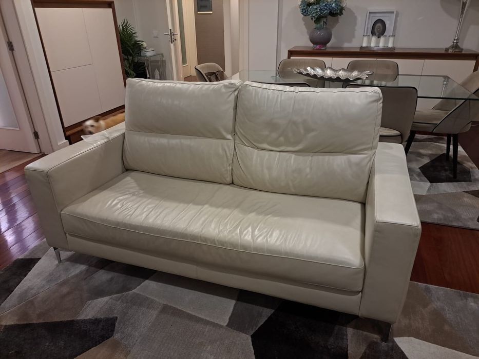 Vendo conjunto de sofás em pele