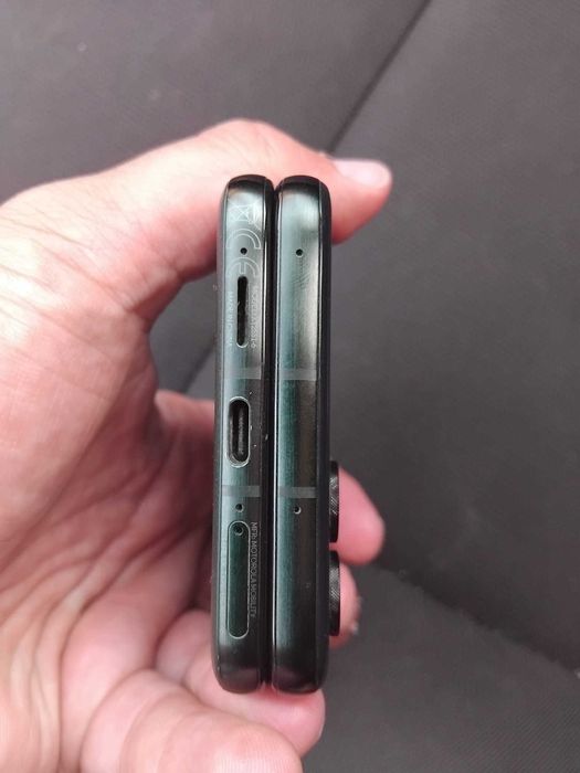 Motorola RAZR 60 ultra scarab