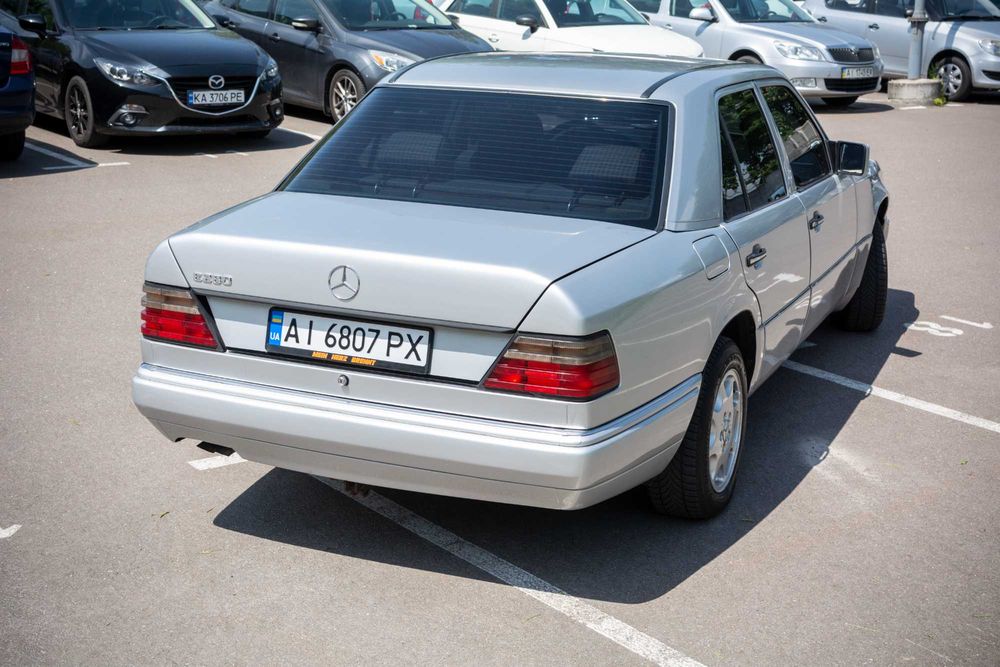 Mercedes-Benz E-Class 1993