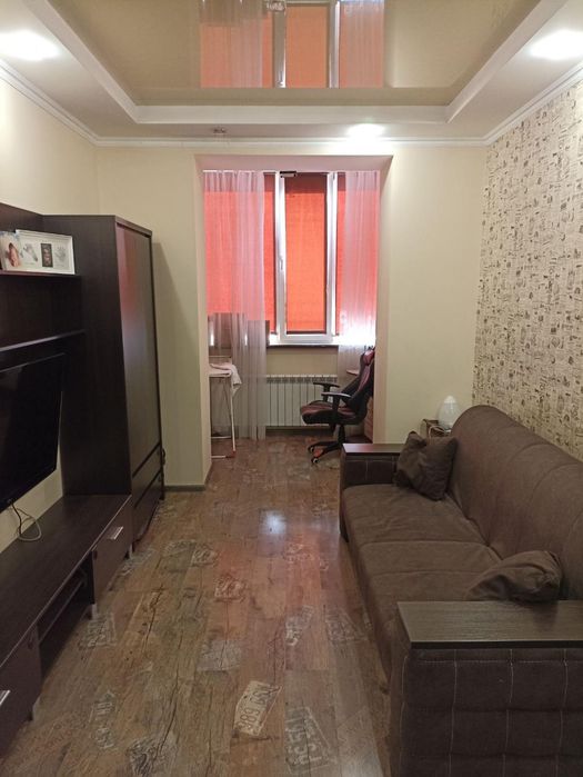 Продам 1-кім. квартиру з ремонтом, 3/10 пов., на вул. Грушевського (3-346-557)