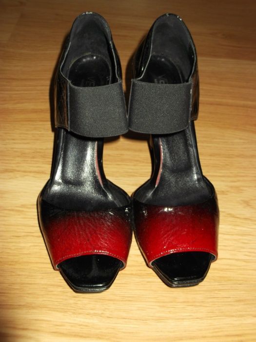 Czarne sandały Venezia