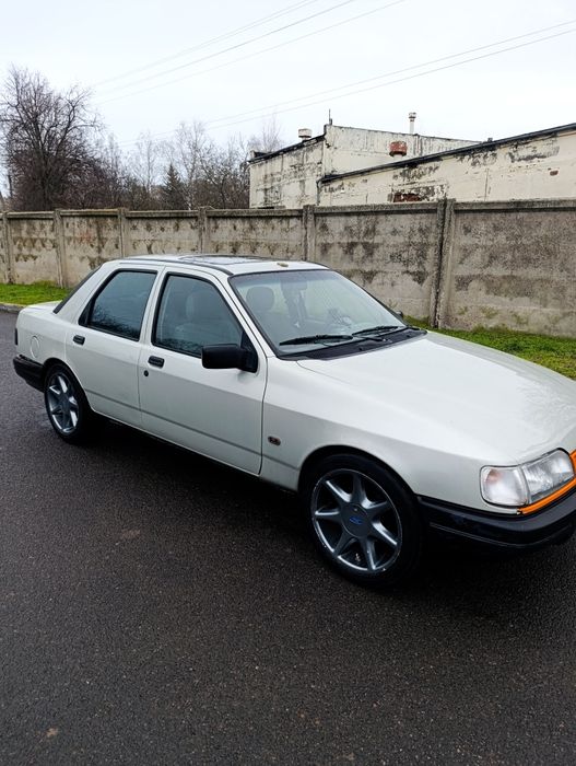 Стан 8/10. Машина майже нова, все, що є в машині - працює.
Автомобіль з історією на драйві.
2 задні редуктори, спойлер RS в покрасці, музика JBL, легка шумоізоляція, диски ориг Ford Centra 17, новий аккумулятор, кузову, ходовій, двигуну та салону 13.000 км.

Все не написати, що цікавить по телефону дізнаєтесь.