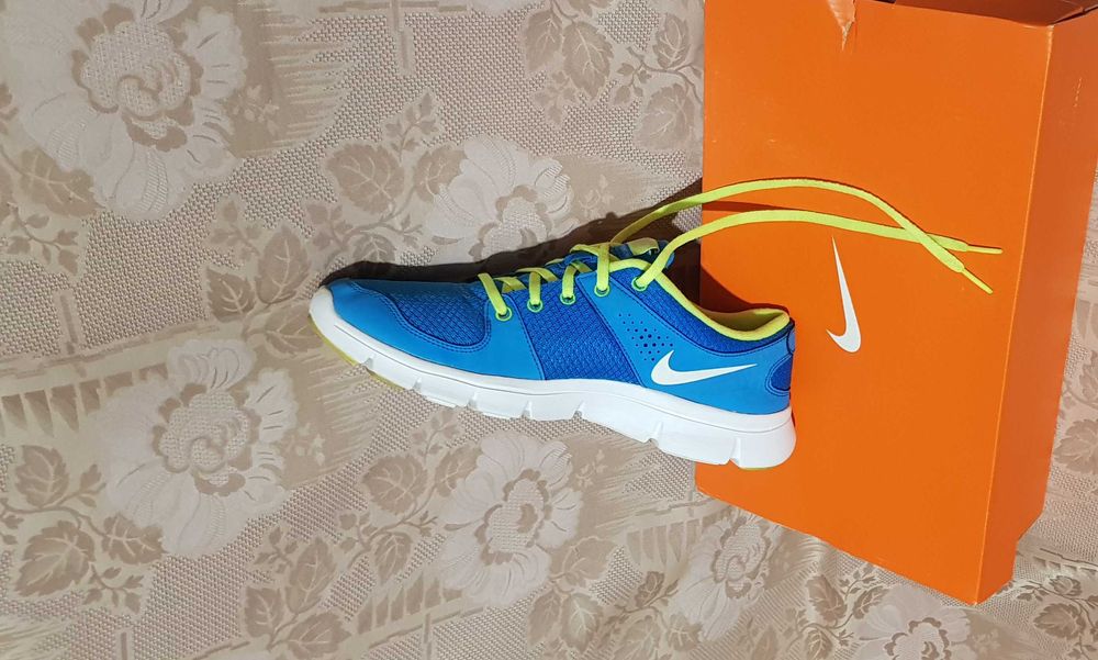 Кроссовки Nike Flex Experience