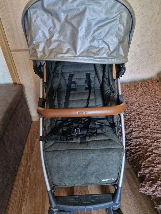 Коляска Oyster Zero. 

Коляска гарної якості. Всі механізми та застібк