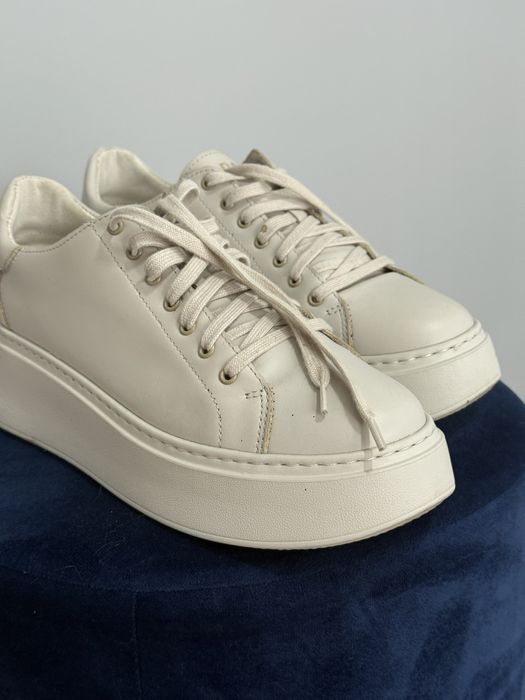 Sneakersy nessi stan bardzo dobry