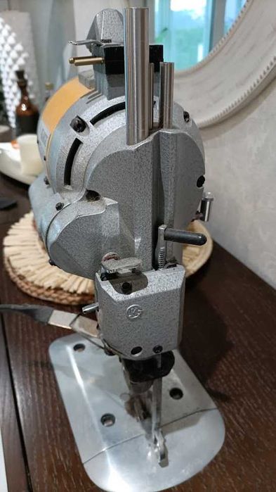 Maquina/ tesoura corte vertical de tecidos KAIGU