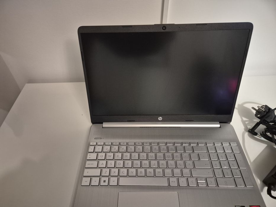 HP 15S Laptop, 15.6'' - AMD Ryzen 7 5700U; RAM: 16 GB, SSD: 512 GB64739242336003124