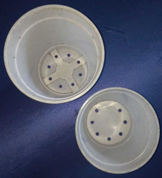 Вазони пластикові нові