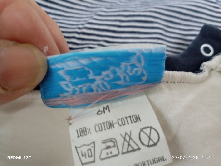 Duas t-shirts para bebé