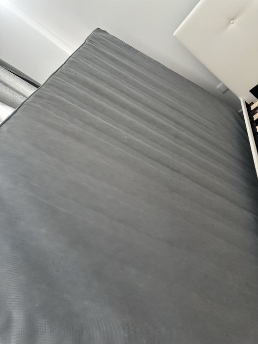 Cama (colchao e estrado)