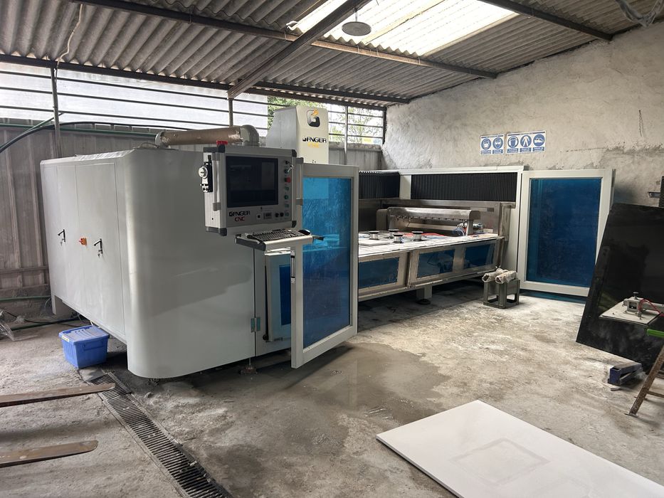 Fresadora para granito com troca automática de 24 ferramentas