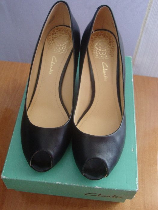 Босоніжки Clarks