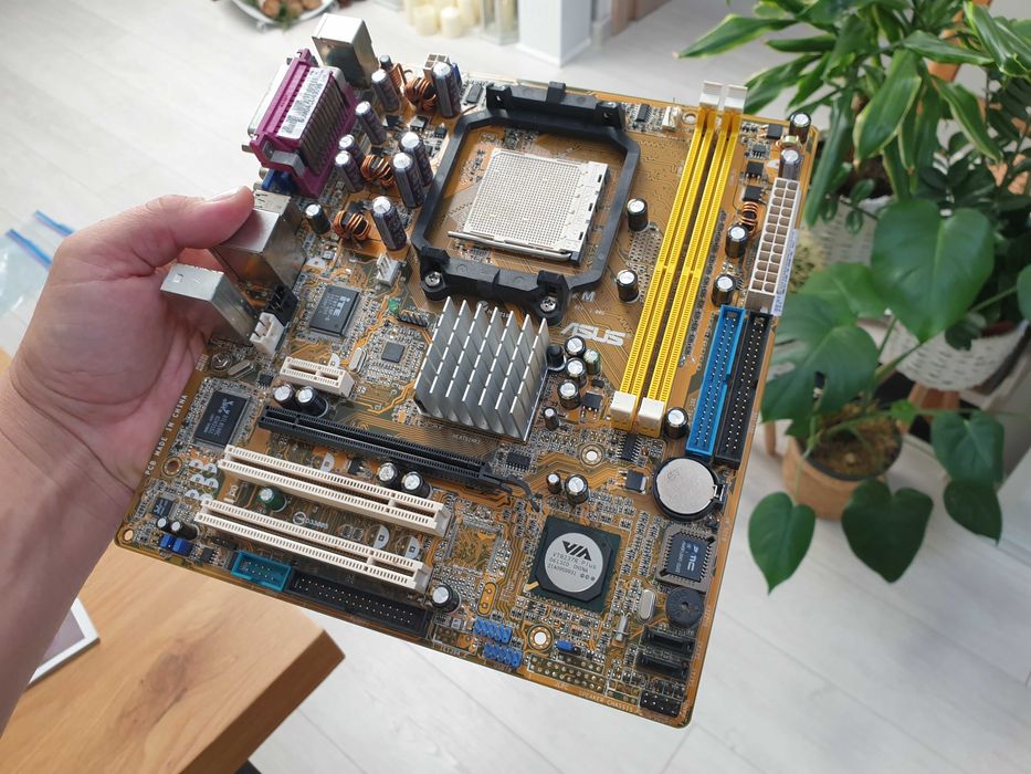 Płyta główna ASUS M2V-TVM Socket AM2 DDR2 PCIE PCI blaszka i chłodze..