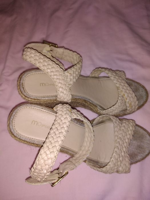Sandálias cremes da marca Mó tam 37 só 5€ excelente estado