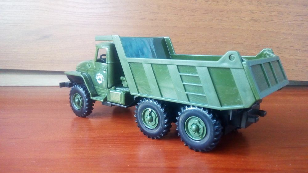 Колекційна модель Урал-4320 Самоскид