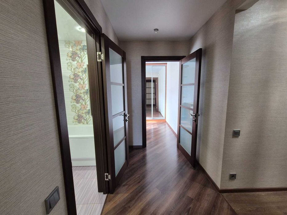 Сучасна 3-кімнатна квартира з ремонтом і меблями, центр Чорноморська