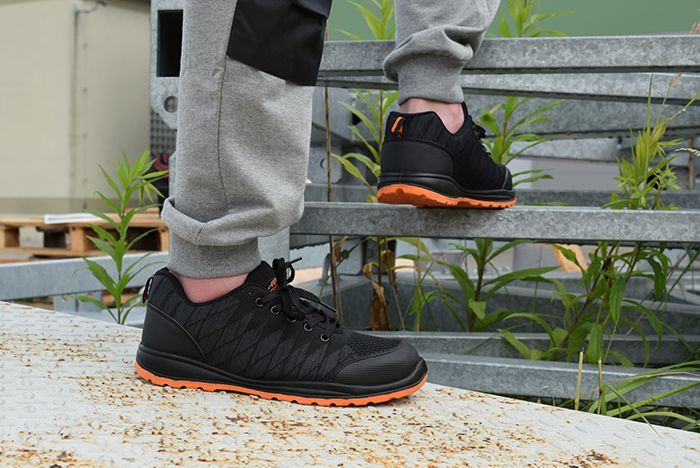 Półbuty robocze damskie ochronne z metalowym podnoskiem lekkie BHP 38