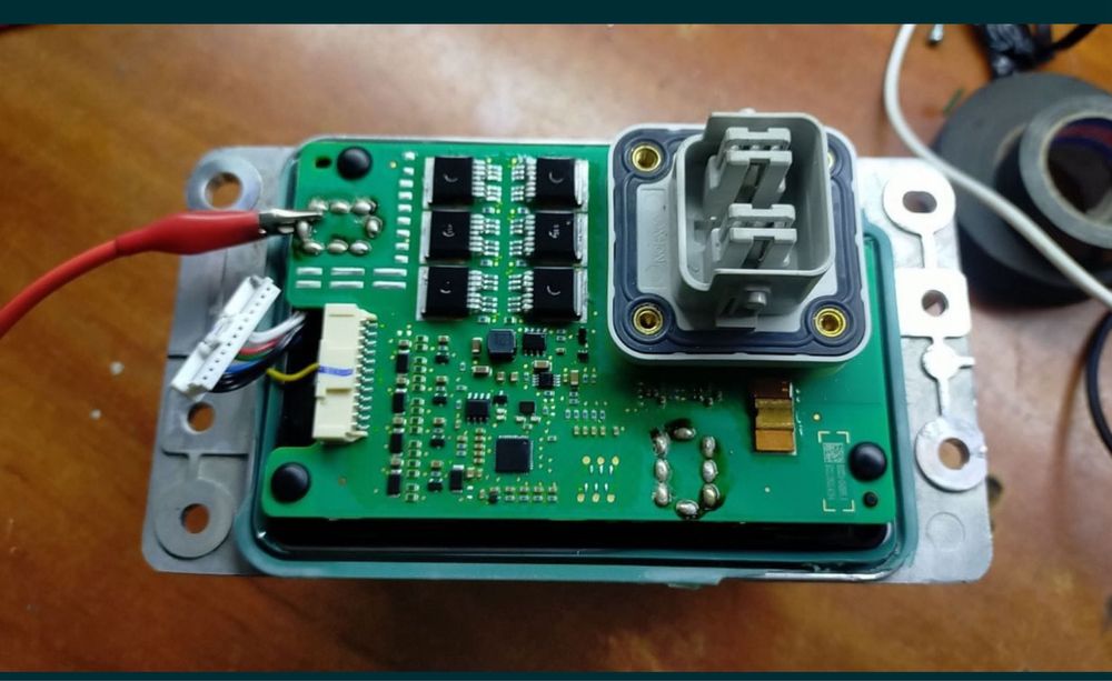 Ремонт акумуляторів перепрошивка Tesla , porsche cayenne, taycan,