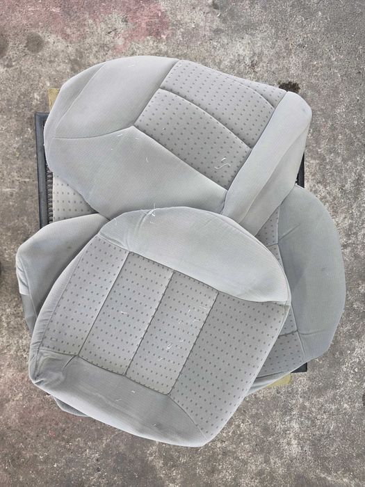 materiał tapicerka foteli kanapy Vw Golf 4 IV komplet ładna po małym przebiegu