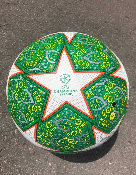 Футбольний м'яч UCL Istanbul Club розмір 5 для асфальту дуже мiцний
