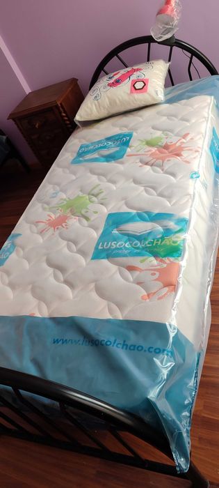 Cama de ferro e Colchão