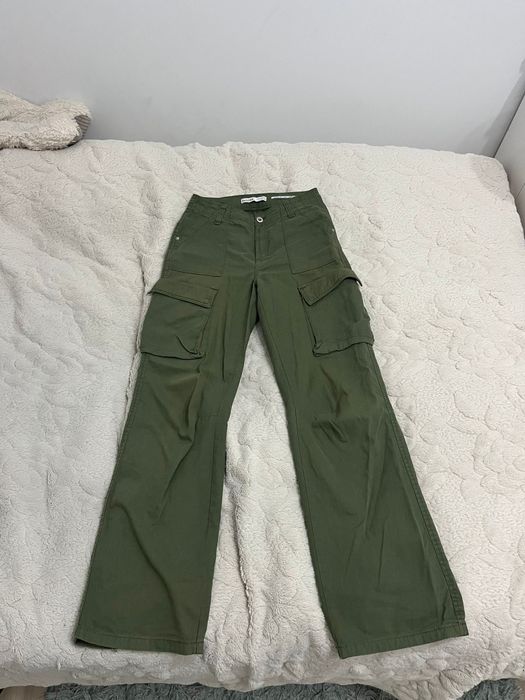 Spodnie damskie z kieszeniami