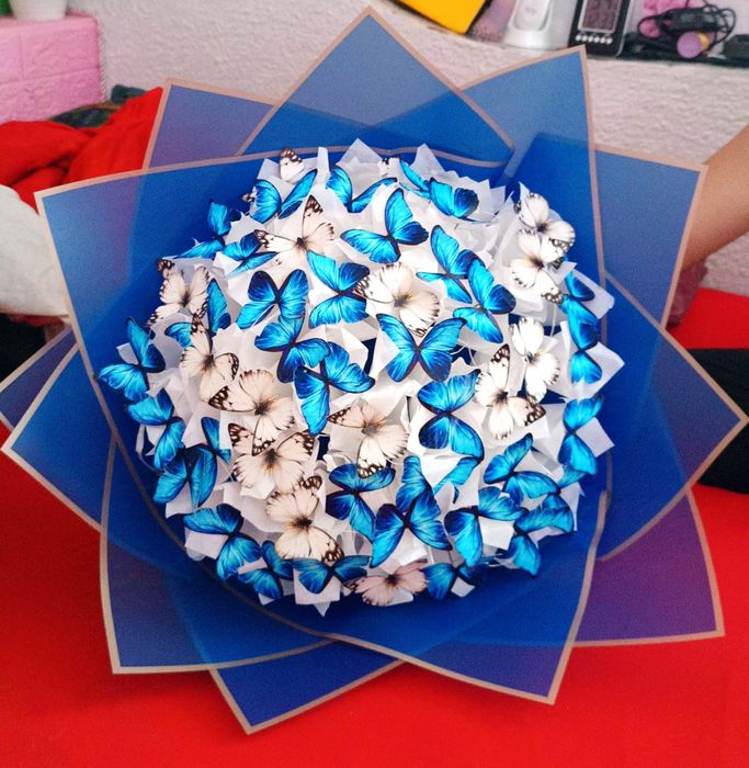 Букет з метеликів гарний подарунок на День Валентина та 8 березня