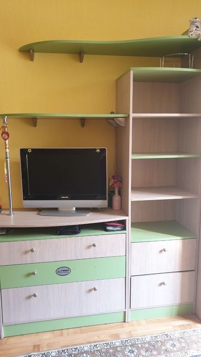 Меблева стінка з шафою та комодами