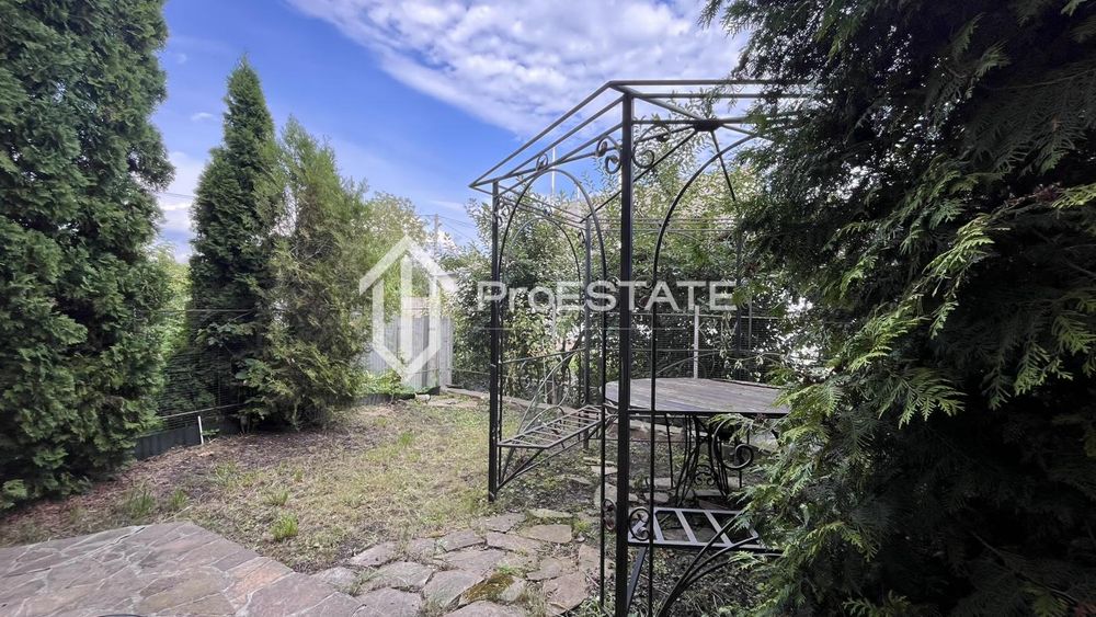 Продаж Таунхауса + гараж в центрі Борисполя