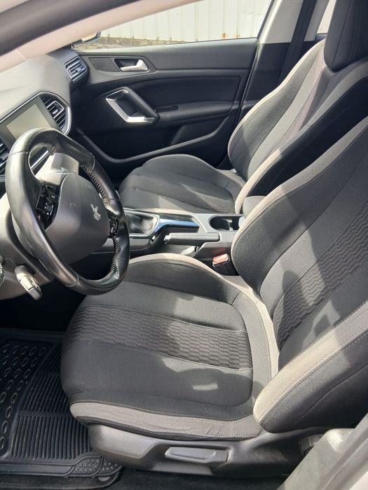 Peugeot 308 poucos km