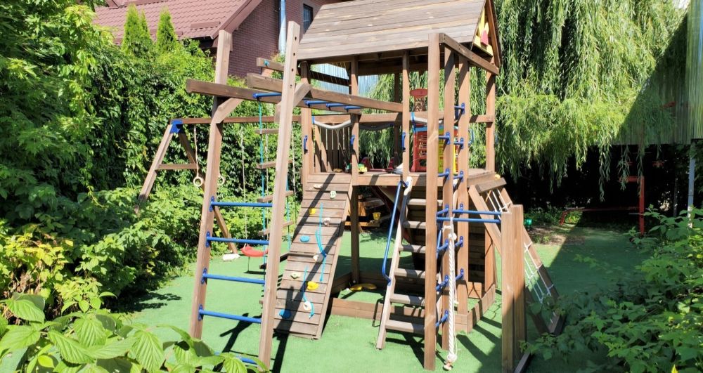 Елітний будинок поряд з озером! З укриттям та повна автономність!