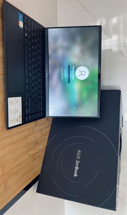 Asus ZenBook 14 || 8GB RAM : 512GB SSD |