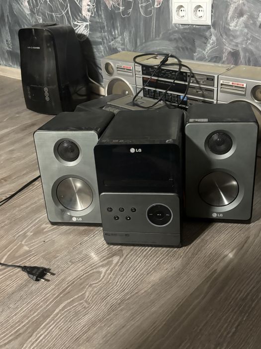 LG XB66 музикальний центр б/у